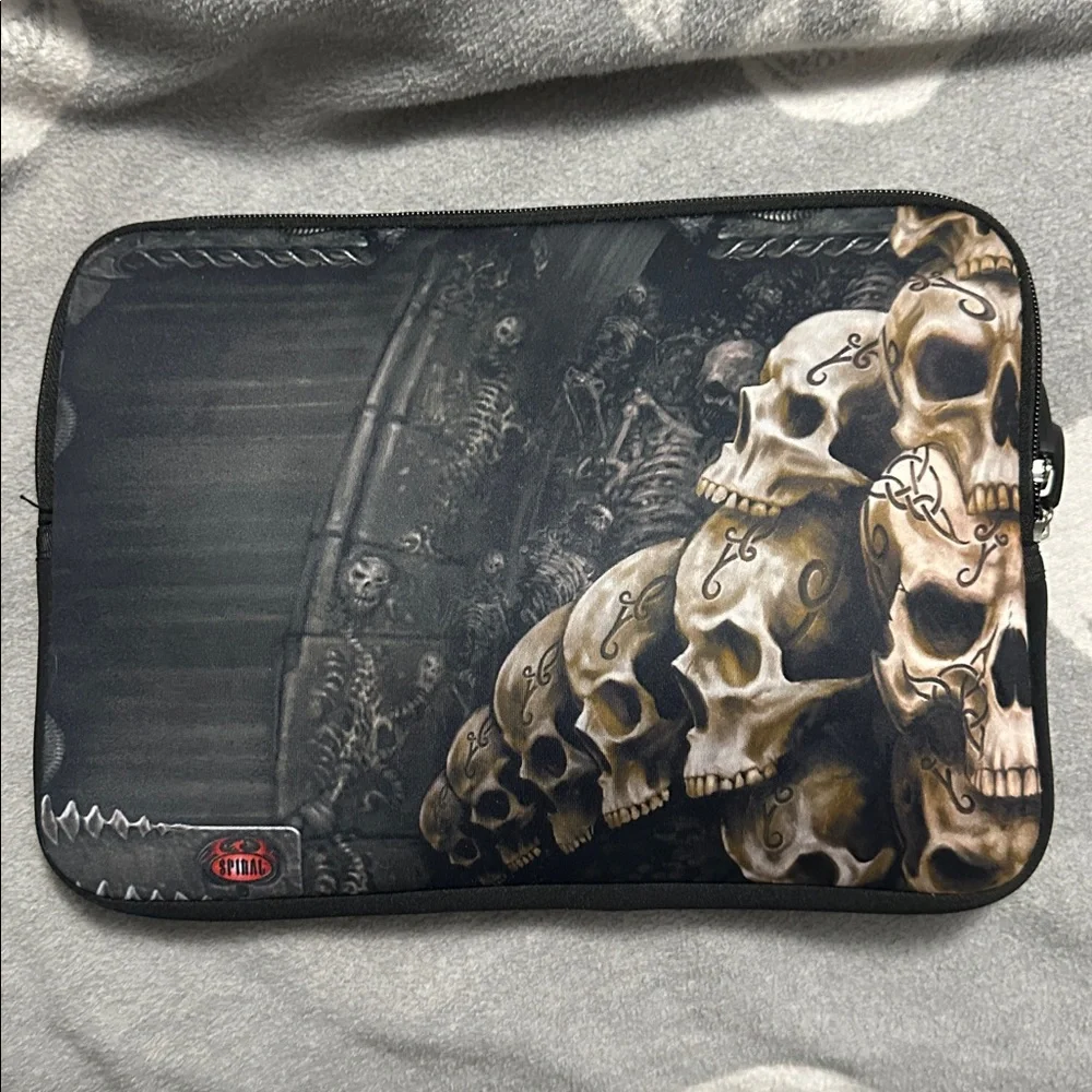 Spiral direct AMZER “pile of skulls” Skull Print NEOPRENE tablet Sleeve 11x8x0.5
